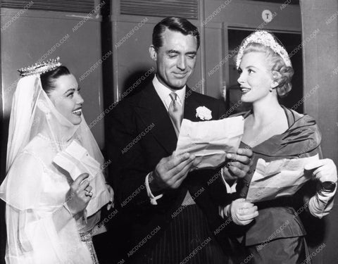 Leslie Caron Cary Grant Deborah Kerr behind the scenes having fun 711-14