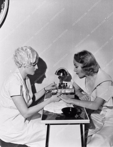 candid Carole Lombard at Paramount Studios makeup department 712-18