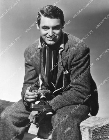 Cary Grant w his camera portrait 713-05