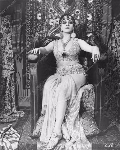 Theda Bara in the original silent Cleopatra full length portrait 720-20