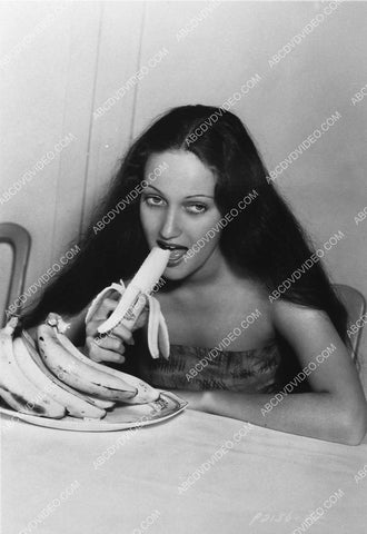 Dorothy Lamour on set film Hurricane eating a banana 734-20