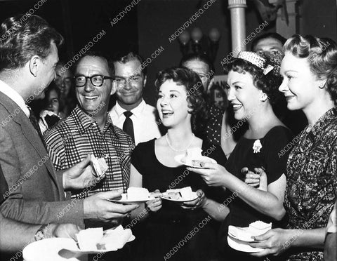 Susan Hayward Don Barry Danny Mann Jo Van Fleet Eddie Albert w birthday cake 734-31