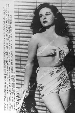 news photo sexy Susan Hayward makes the news over bathtub scene 737-15