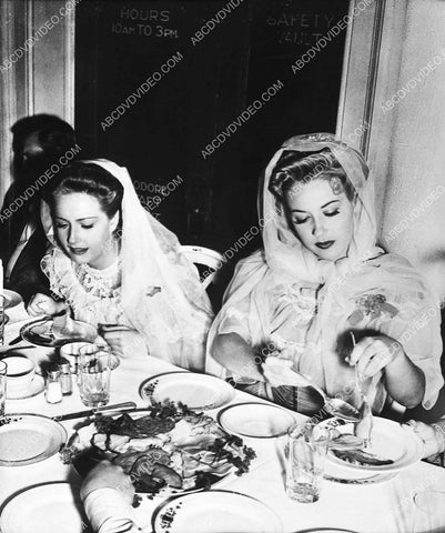 candid Bonita Granville Judith Barrett take their lunch break 739-28
