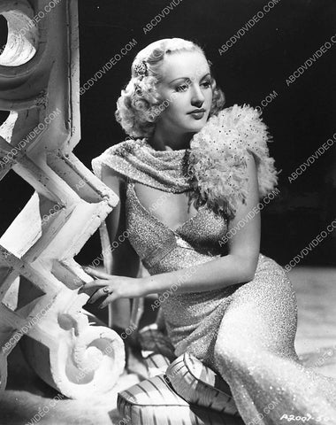 shapely Betty Grable portrait 745-08