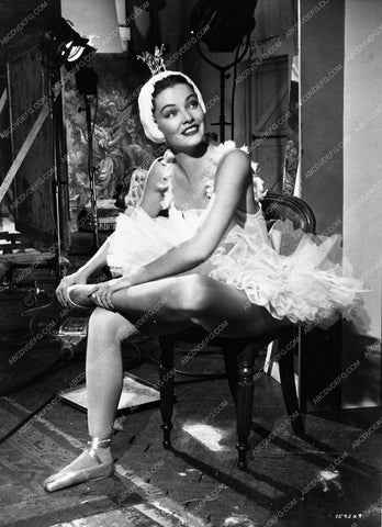 Gene Tierney as ballerina behind the scenes Never Let Me Go 763-30