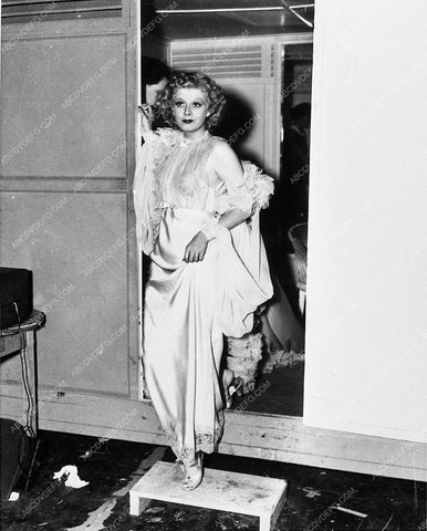 candid Jean Harlow in her MGM dressing room 779-12