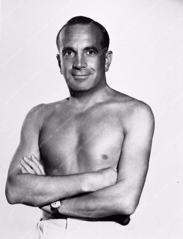 shirtless Al Jolson goes beefcake pose 807-09