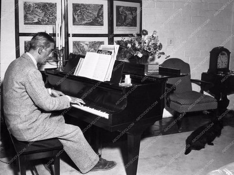 Boris Karloff candid playing the piano at home 807-26