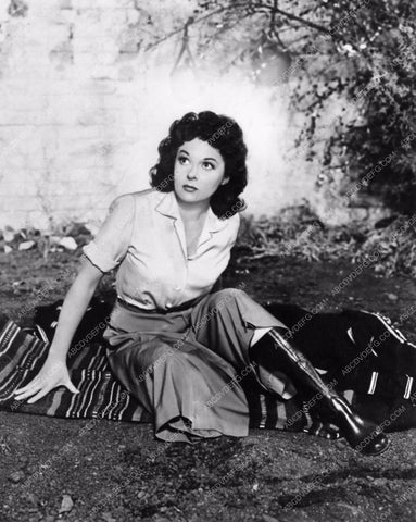 Susan Hayward in riding garb and boots photo 835-14