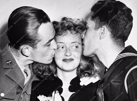 candid Photo Bette Davis and servicemen at Hollywood Canteen Nightclub 842-02