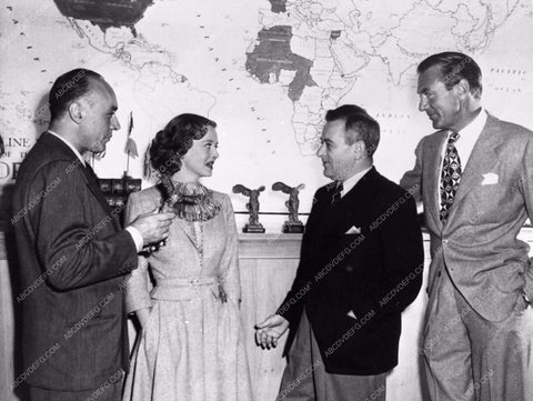 candid photo Gary Cooper Bette Davis William Wyler Charles Boyer 842-13