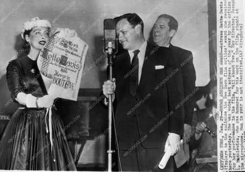 candid photo Bette Davis NY film critics award w/ Joseph L. Mankiewicz rare 842-14