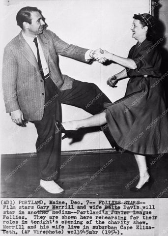 candid photo Gary Merrill Bette Davis dance rehearsal for charity event 842-15