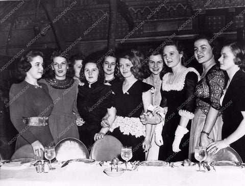 candid photo Bette Davis & Stephens College girls at the Coconut Grove Nightclub 842-19