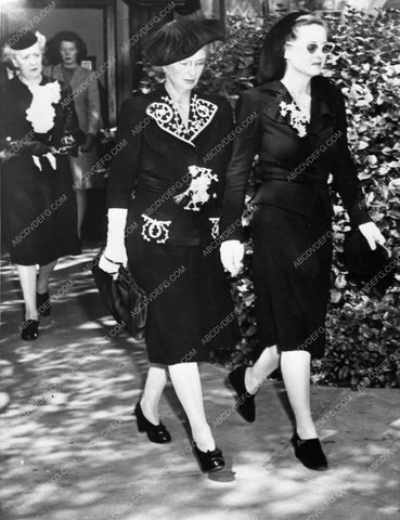 candid photo Bette Davis at husband Farnsworth funeral 842-21