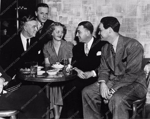 candid photo Bette Davis Richard Barthelmess Walter Byron William Lynn 842-29