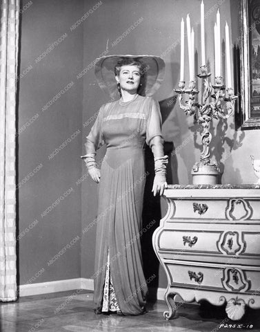 Peggy Wood full length fashion portrait 853-01