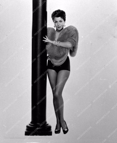 Lana Turner sexy legart pin-up pose 856-19