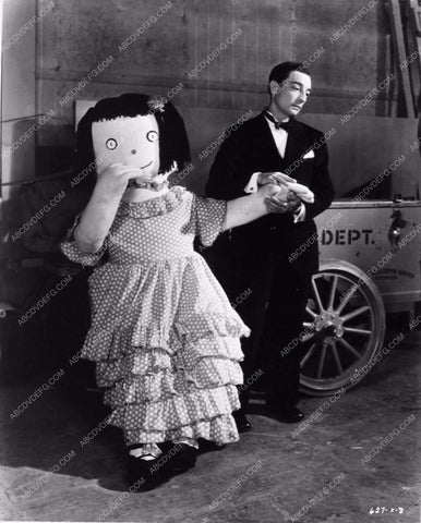 Buster Keaton and giant doll film Speak Easily 878-03