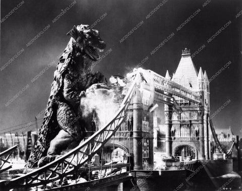 cool monster shot sci-fi film Gorgo 878-34