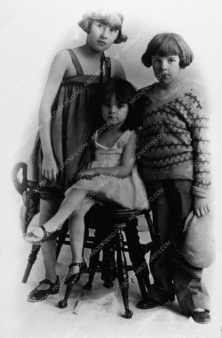 Judy Garland 4yo with the Gumm Sisters 891-19