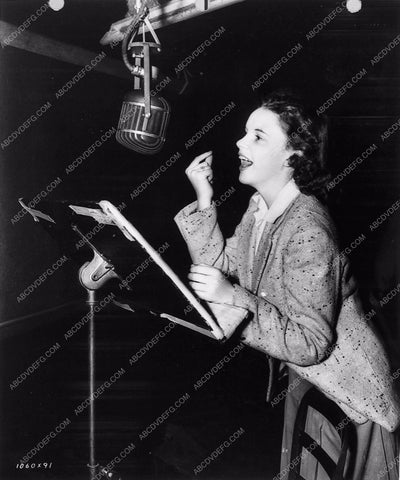 Judy Garland candid 898-16