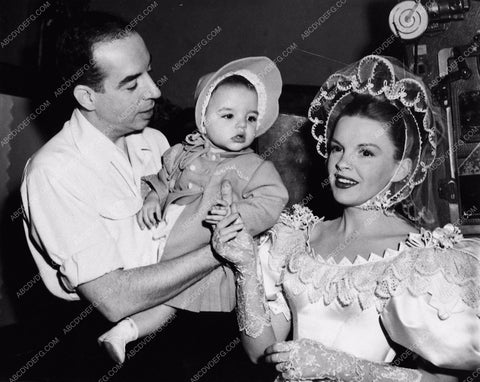Judy Garland Vincent & Liza Minnelli behind the scenes MGM Studios 899-22