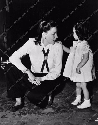 candid Judy Garland Liza Minnelli behind the scenes MGM 910-19