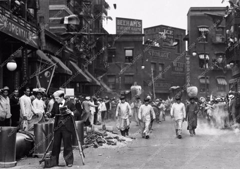 Buster Keaton "The Camerman" street scene 919-07