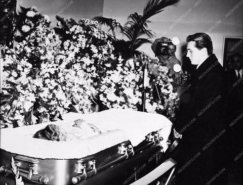 news photo Harold Ramond at Lupe Velez funeral 943-25