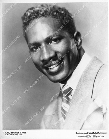 musician Smiling Smokey Lynn portrait 967-16