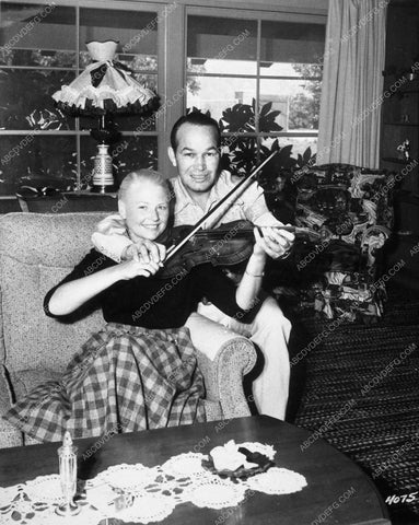 candid Hollywood Spade Cooley and daughter at home by the pool 10265-30