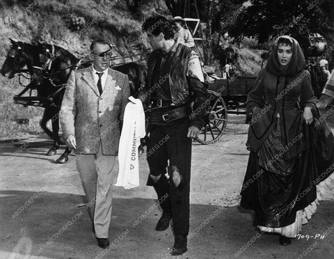 Rock Hudson and director Raoul Walsh candid 10266-04
