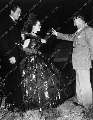 candid Gregory Peck Ann Blyth director Raoul Walsh 10266-05