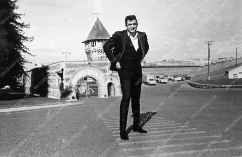 Johnny Cash at someplace cool 10323-25