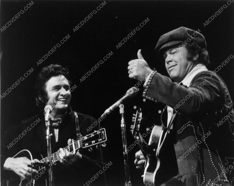 Johnny Cash Roy Clark on stage 10323-29