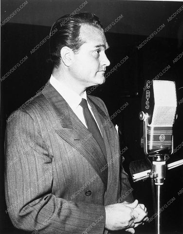 Red Skelton with CBS microphone 10346-16