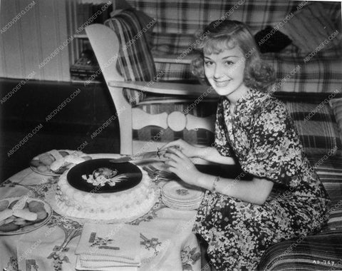 Anne Shirley candid cutting birthday cake at home 10407-12