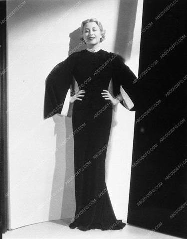 Genevieve Tobin full length fashion portrait 10436-06