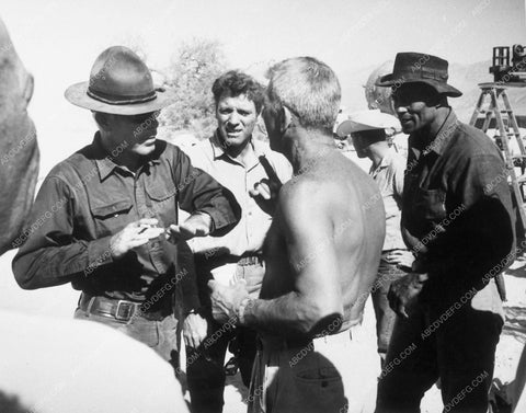 Lee Marvin director Richard Brooks behind the scenes The Professionals 10445-32