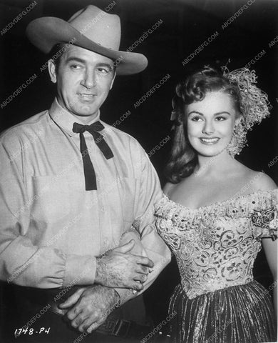 John Payne Mari Blanchard film Rails into Laramie 10674a-06