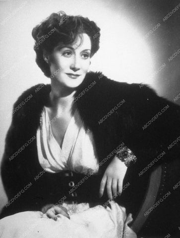 Gloria Holden fashion in fur seated portrait 10701-32