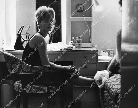 candid Lee Remick in her dressing room 1076-32