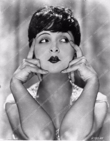 Hungarian silent actress Lya De Putti short cute bobbed haircut 1097-01