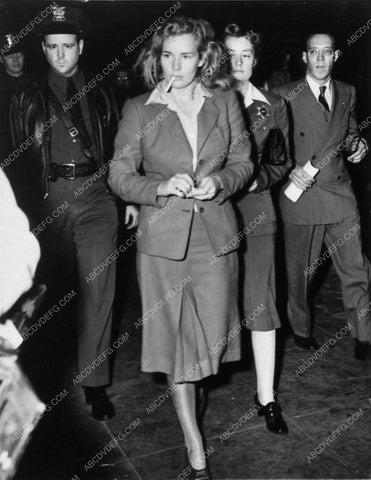 news photo candid Frances Farmer arrested and hauled off w the cops 1097-14