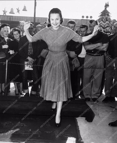 news photo Olivia de Havilland hand foot prints cement Grauman's Chinese 1097-35