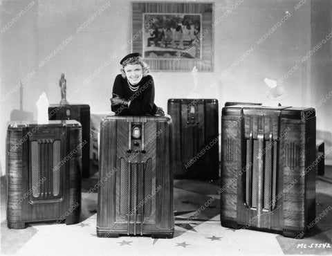 c 1932 new line of Philco Radios and model 1099-04