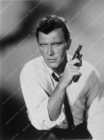 Robert Lansing portrait with snub nose .38 revolver TV 87th Precinct 11037-11