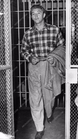 news photo bad boy Robert Mitchum getting out of jail 1104-01